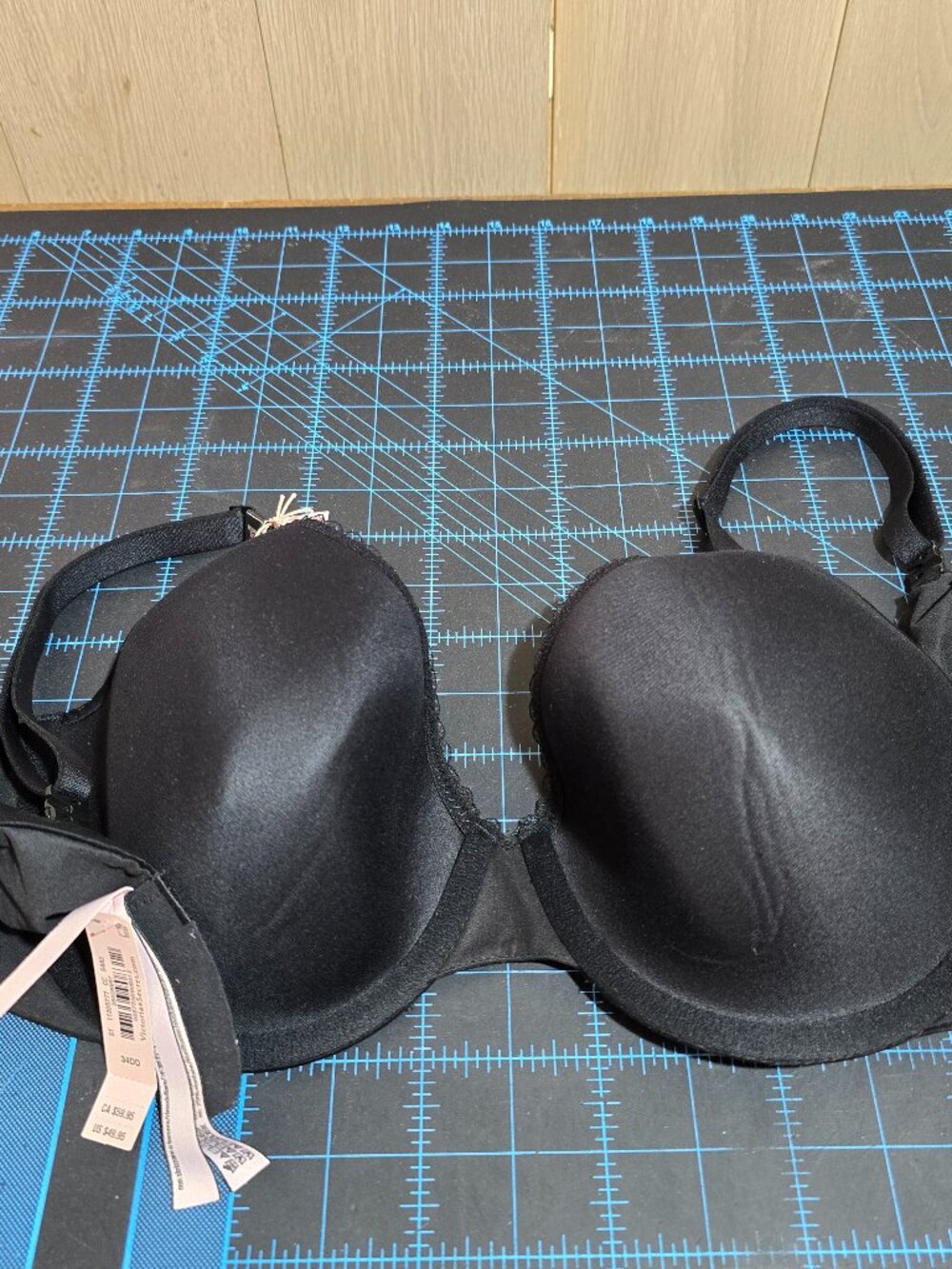 Victorias Secret Black T Shirt Bra 34DD Smooth Underwire